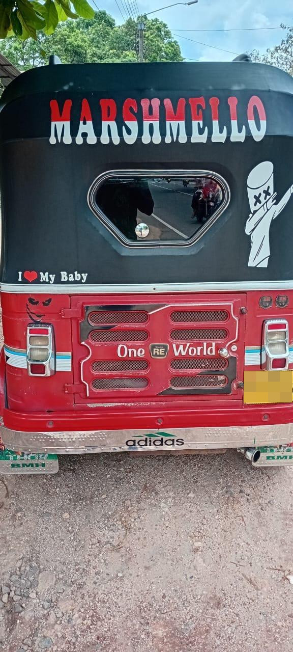 Bajaj Three Wheel 2015 - භාවිතා කරන ලද ත්‍රිරෝද රථය sale in Sri Lanka - patpat.lk