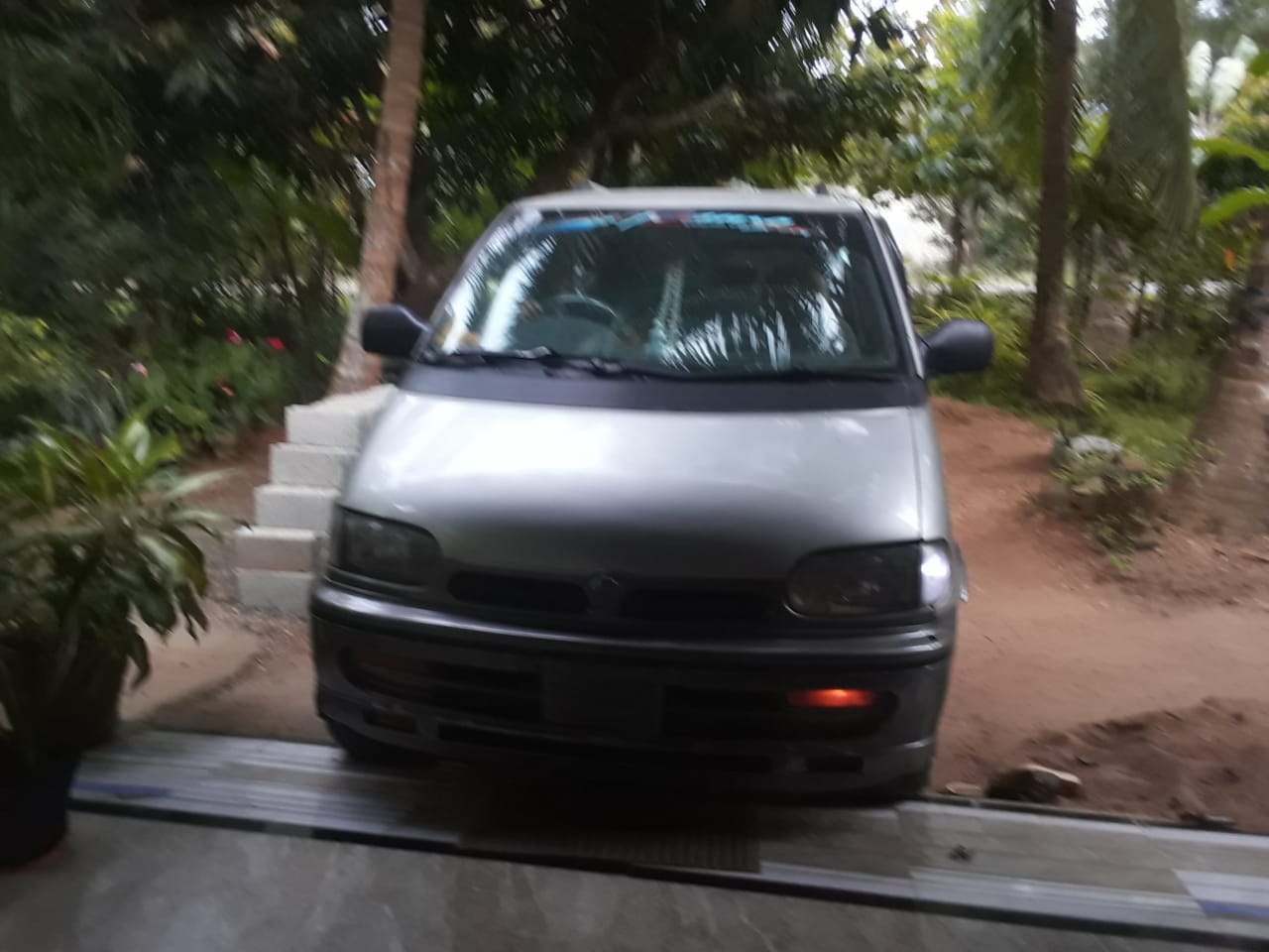 Nissan Serena 1993 - Used Van sale in Sri Lanka - patpat.lk