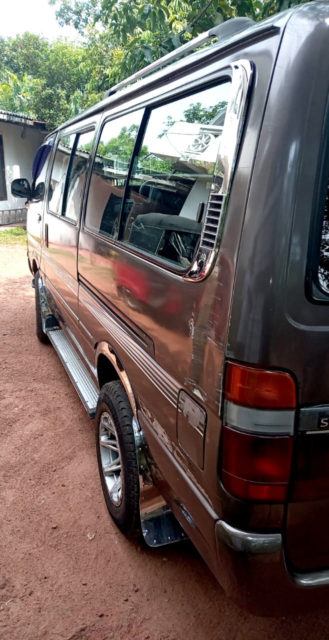 Toyota Hiace 1991 - භාවිතා කරන ලද වෑන් රථය sale in Sri Lanka - patpat.lk