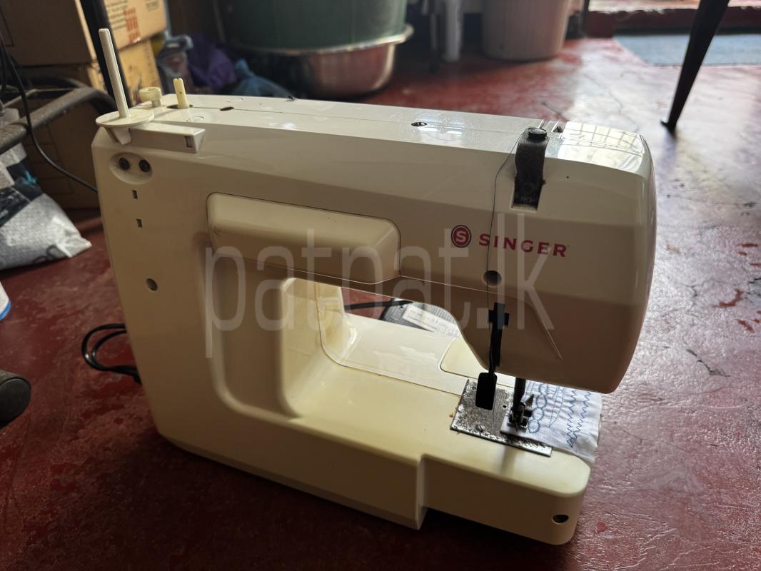 Singer Portable 8215 Sewing Machine