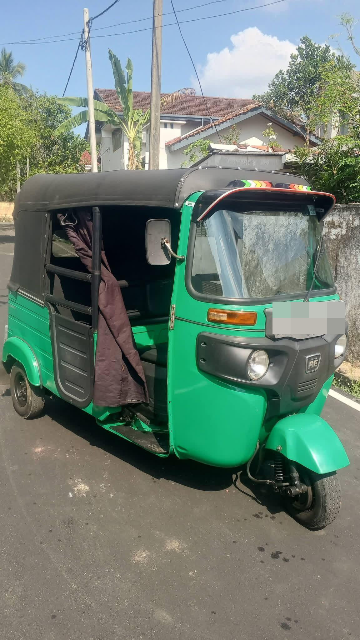 Bajaj Three Wheel 2019 ads-image-1