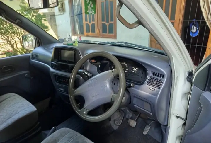 Toyota Noah 1999 - பயன்படுத்தப்பட்டது வேன் sale in Sri Lanka - patpat.lk