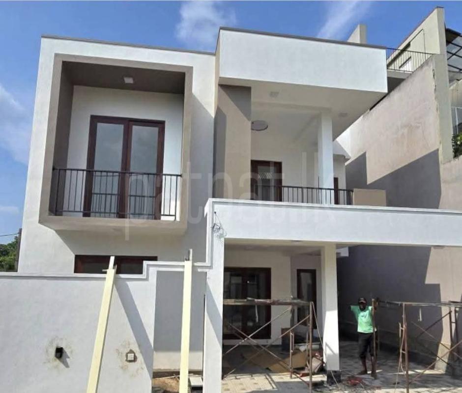 House for Sale in Athurugiriya