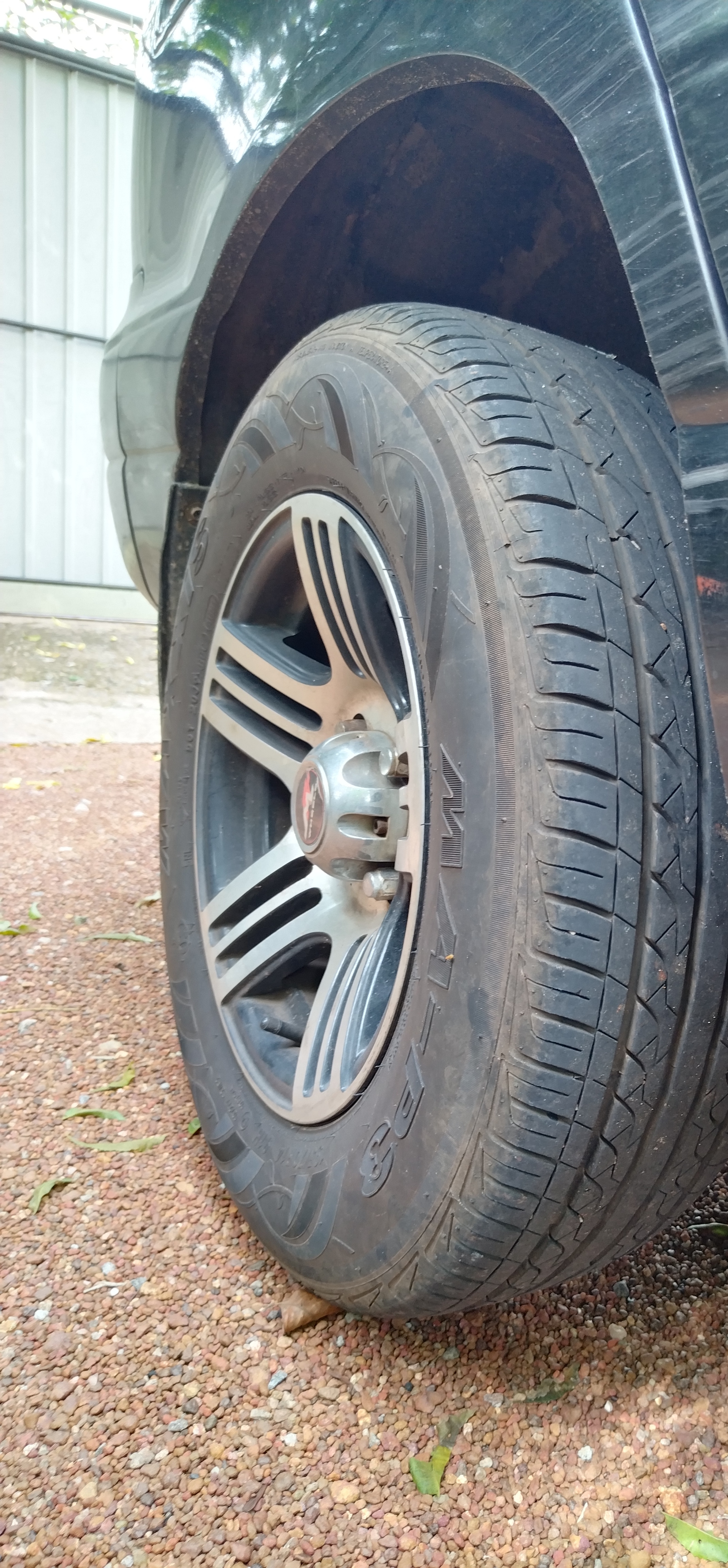 Toyota Noah 2000 - භාවිතා කරන ලද වෑන් රථය sale in Sri Lanka - patpat.lk