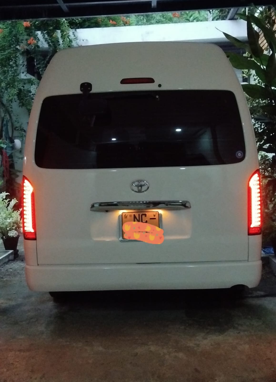 Toyota Hiace 2012 - Used Van sale in Sri Lanka - patpat.lk
