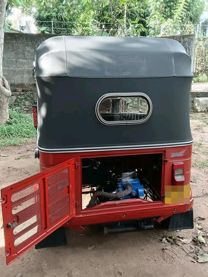 Bajaj Three Wheel 2018 - භාවිතා කරන ලද ත්‍රිරෝද රථය sale in Sri Lanka - patpat.lk