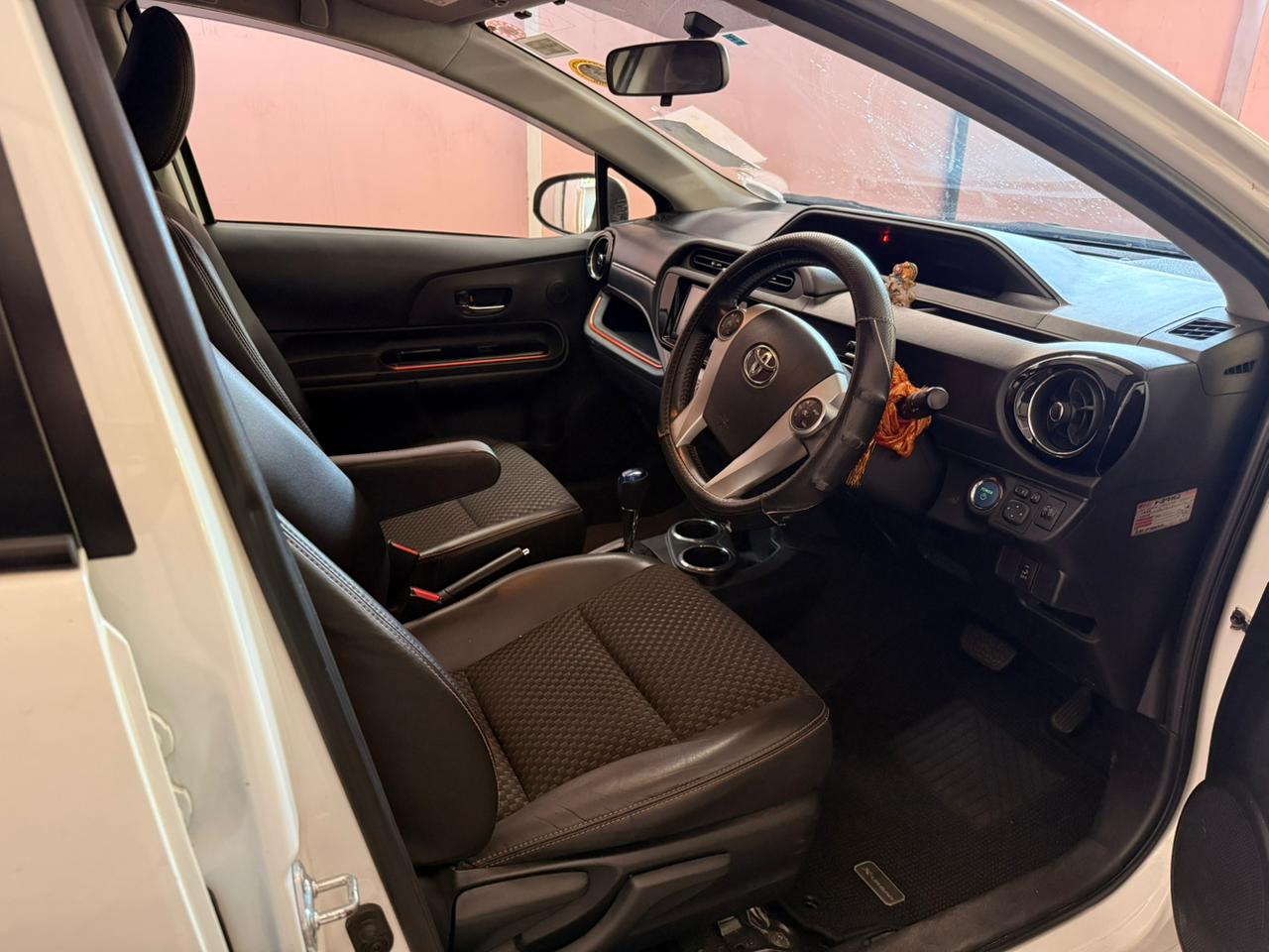 Toyota Aqua 2015 - Used Car sale in Sri Lanka - patpat.lk