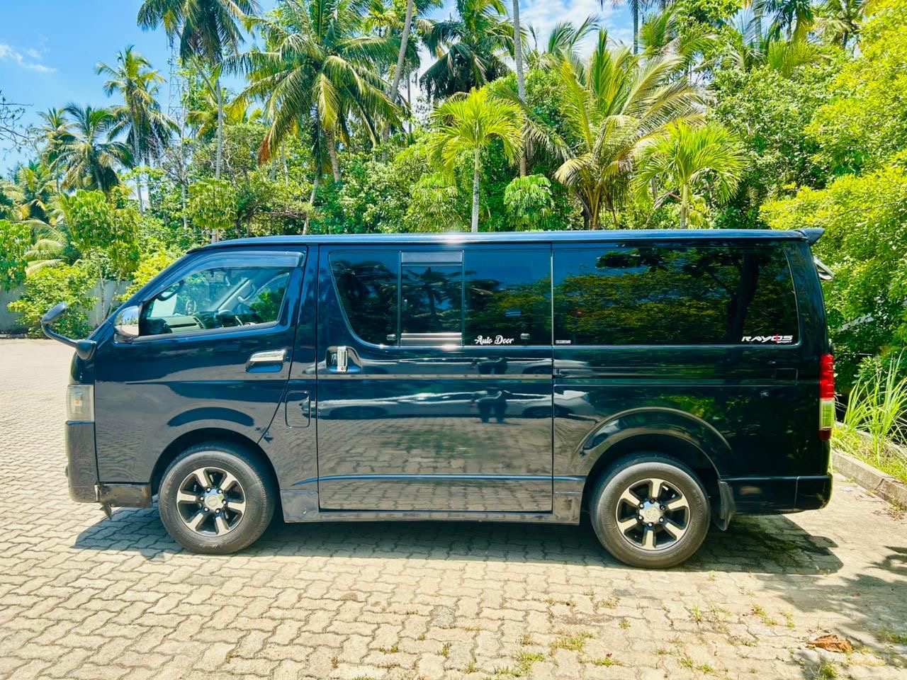 Toyota Hiace 2013 - Used Van sale in Sri Lanka - patpat.lk