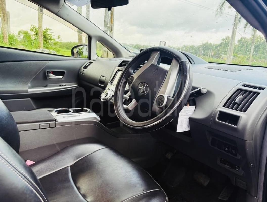 Toyota Prius Alpha 2013 - பயன்படுத்தப்பட்டது கார் sale in Sri Lanka - patpat.lk