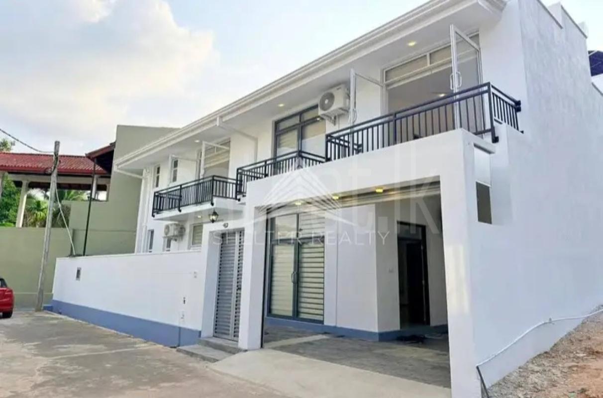 House for Sale in Akuregoda