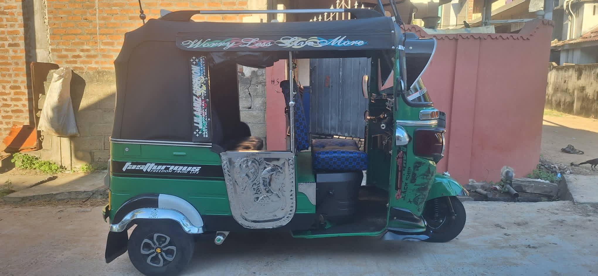 Bajaj Three Wheel 2015 - Used Three wheeler sale in Sri Lanka - patpat.lk