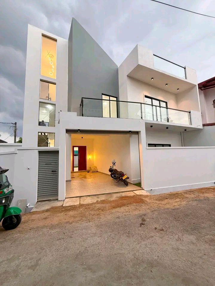 House for Sale in Athurugiriya