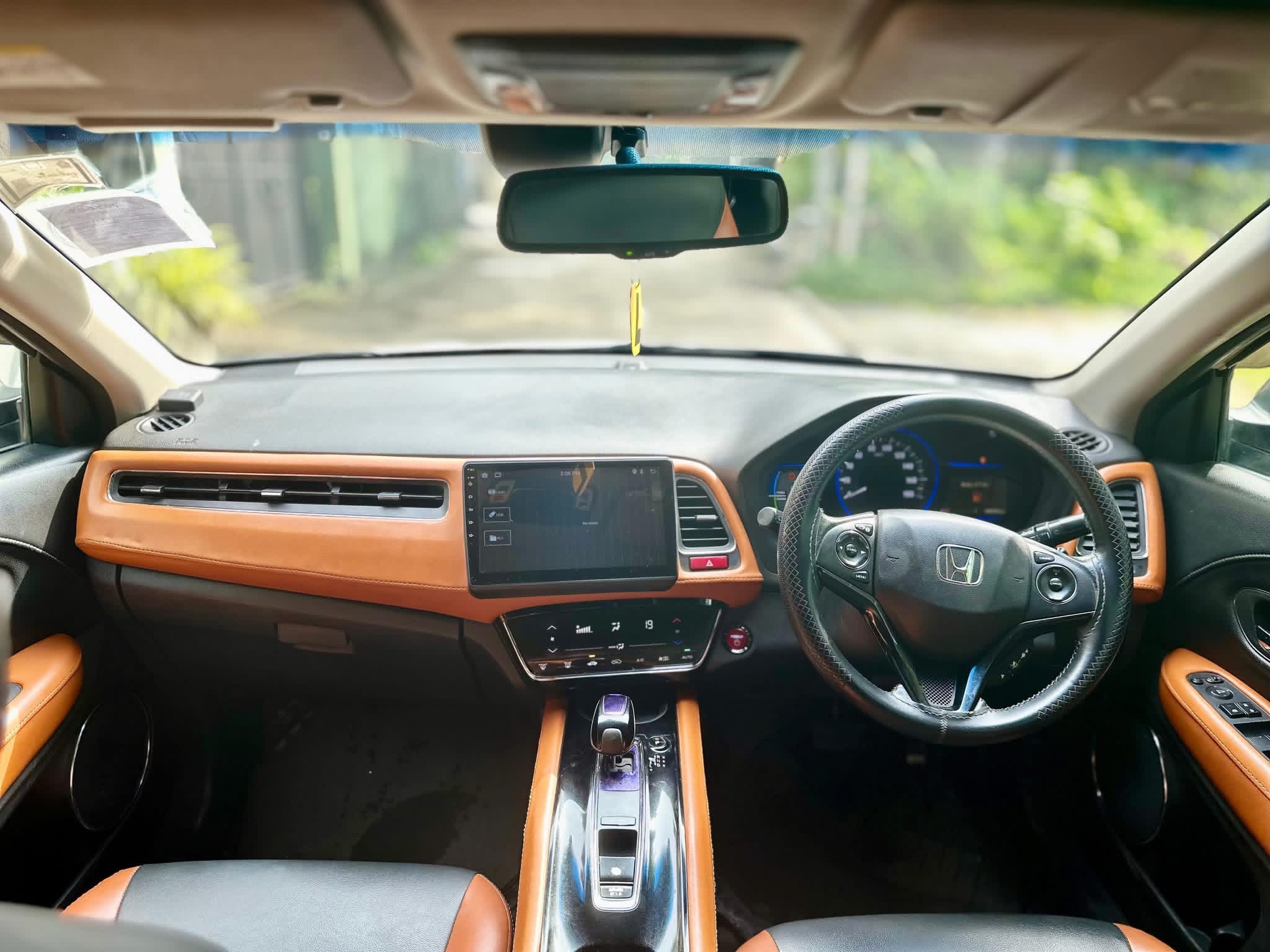 Honda Vezel 2014 - பயன்படுத்தப்பட்டது SUV sale in Sri Lanka - patpat.lk