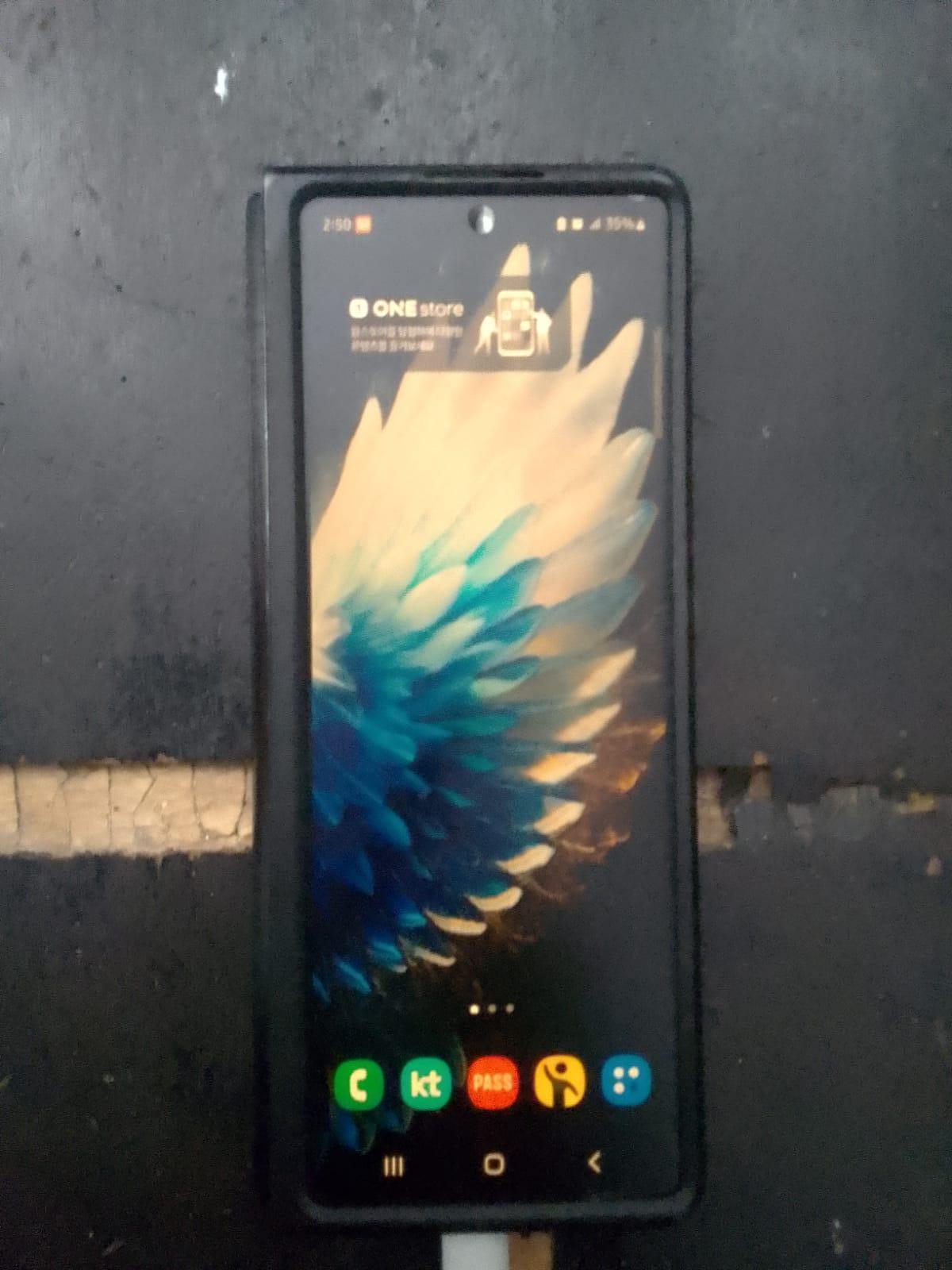 Samsung z fold 2