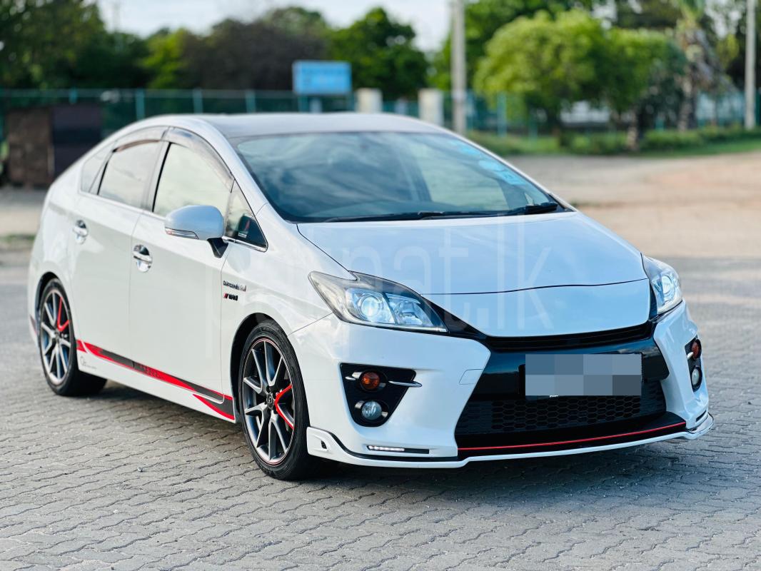 Toyota Prius 2013 - பயன்படுத்தப்பட்டது கார் sale in Sri Lanka - patpat.lk