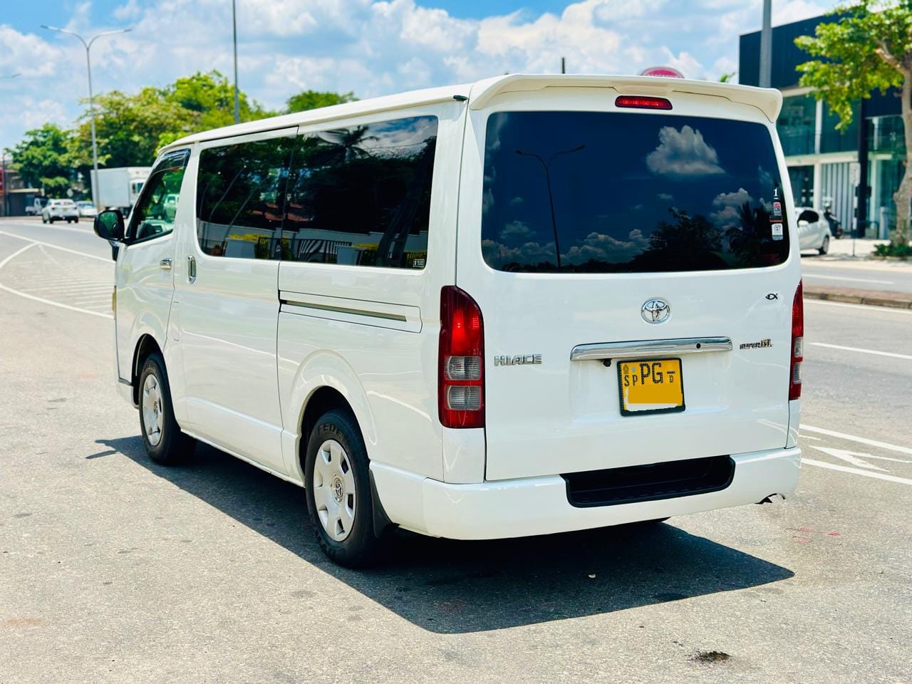 Toyota Hiace 2013 - Used Van sale in Sri Lanka - patpat.lk