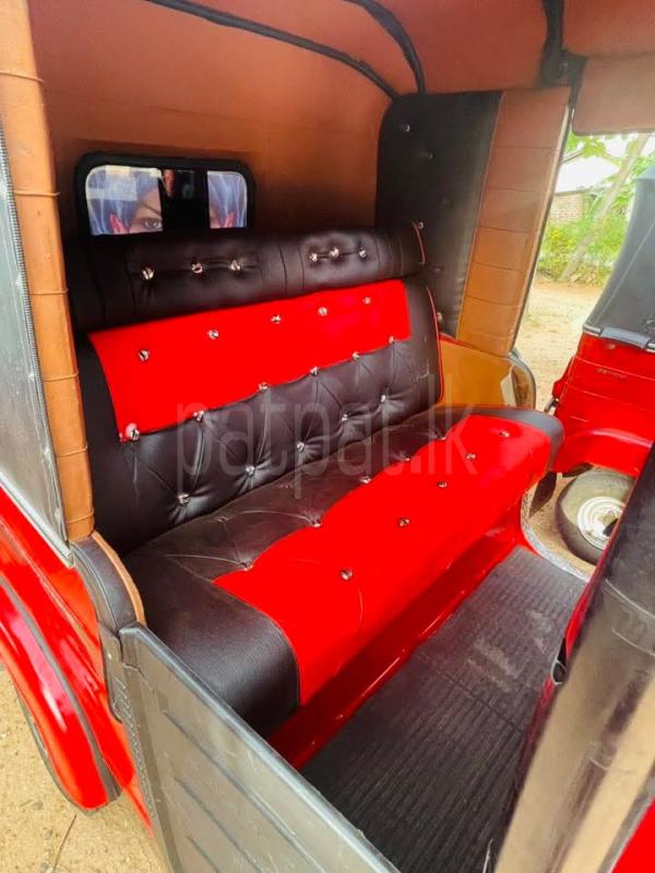 Bajaj Three Wheel 2018 - மறுசீரமைக்கப்பட்டது முச்சக்கர வண்டி sale in Sri Lanka - patpat.lk