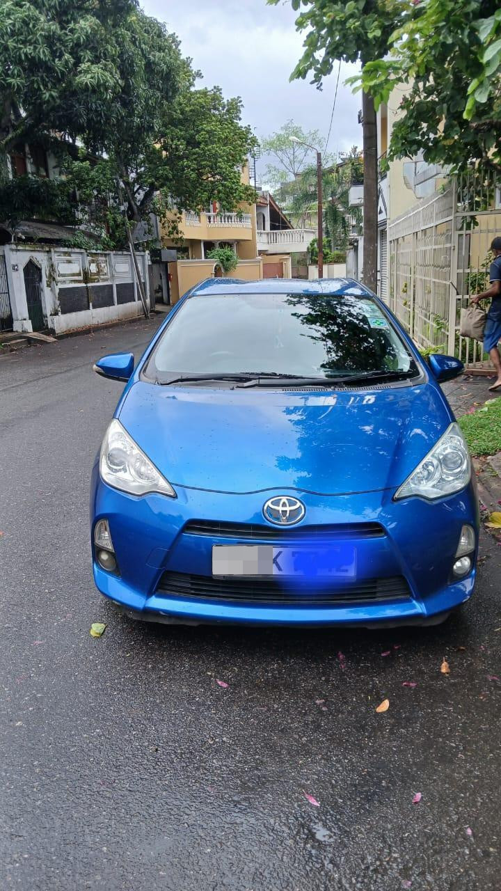 Toyota Aqua 2013 ads-image-1