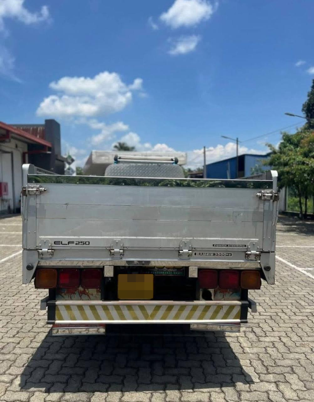 Isuzu ELF 1998 - பயன்படுத்தப்பட்டது டிரக் sale in Sri Lanka - patpat.lk
