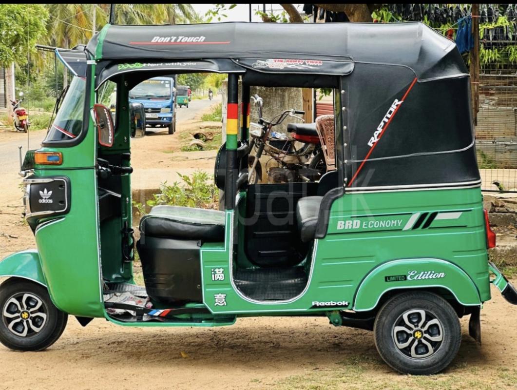 Bajaj 4 stroke 2016 - பயன்படுத்தப்பட்டது முச்சக்கர வண்டி sale in Sri Lanka - patpat.lk