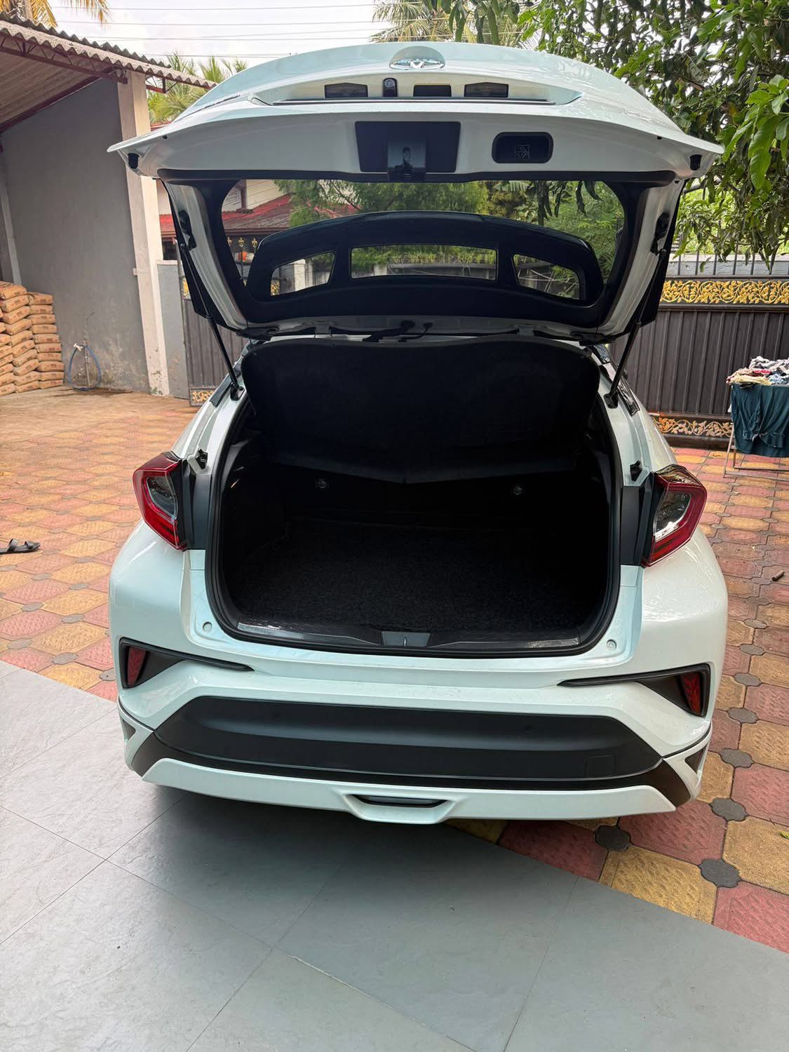 Toyota CHR 2018 - பயன்படுத்தப்பட்டது SUV sale in Sri Lanka - patpat.lk
