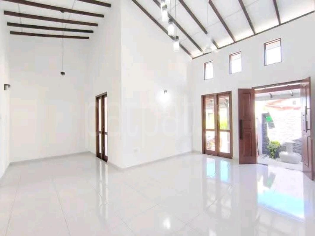 House for Sale in Athurugiriya