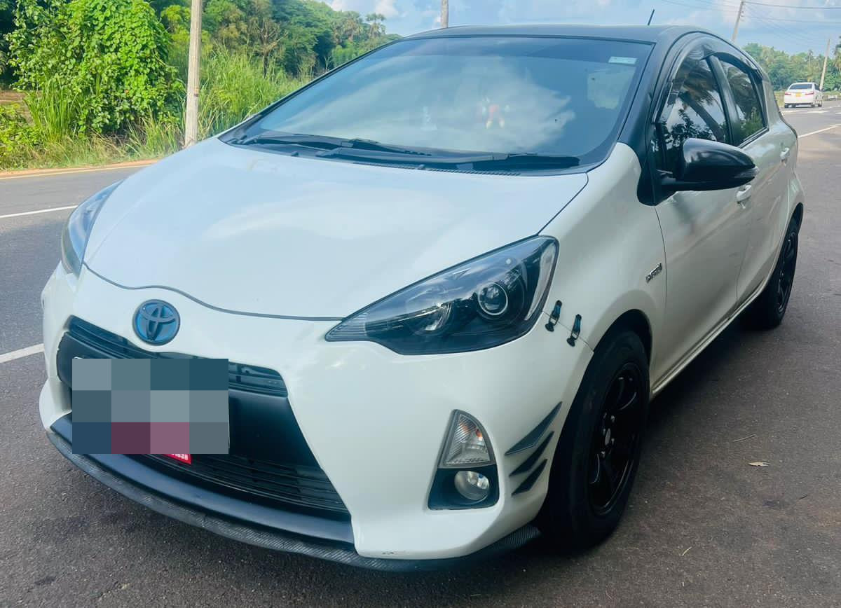 Toyota Aqua 2013 - பயன்படுத்தப்பட்டது கார் sale in Sri Lanka - patpat.lk