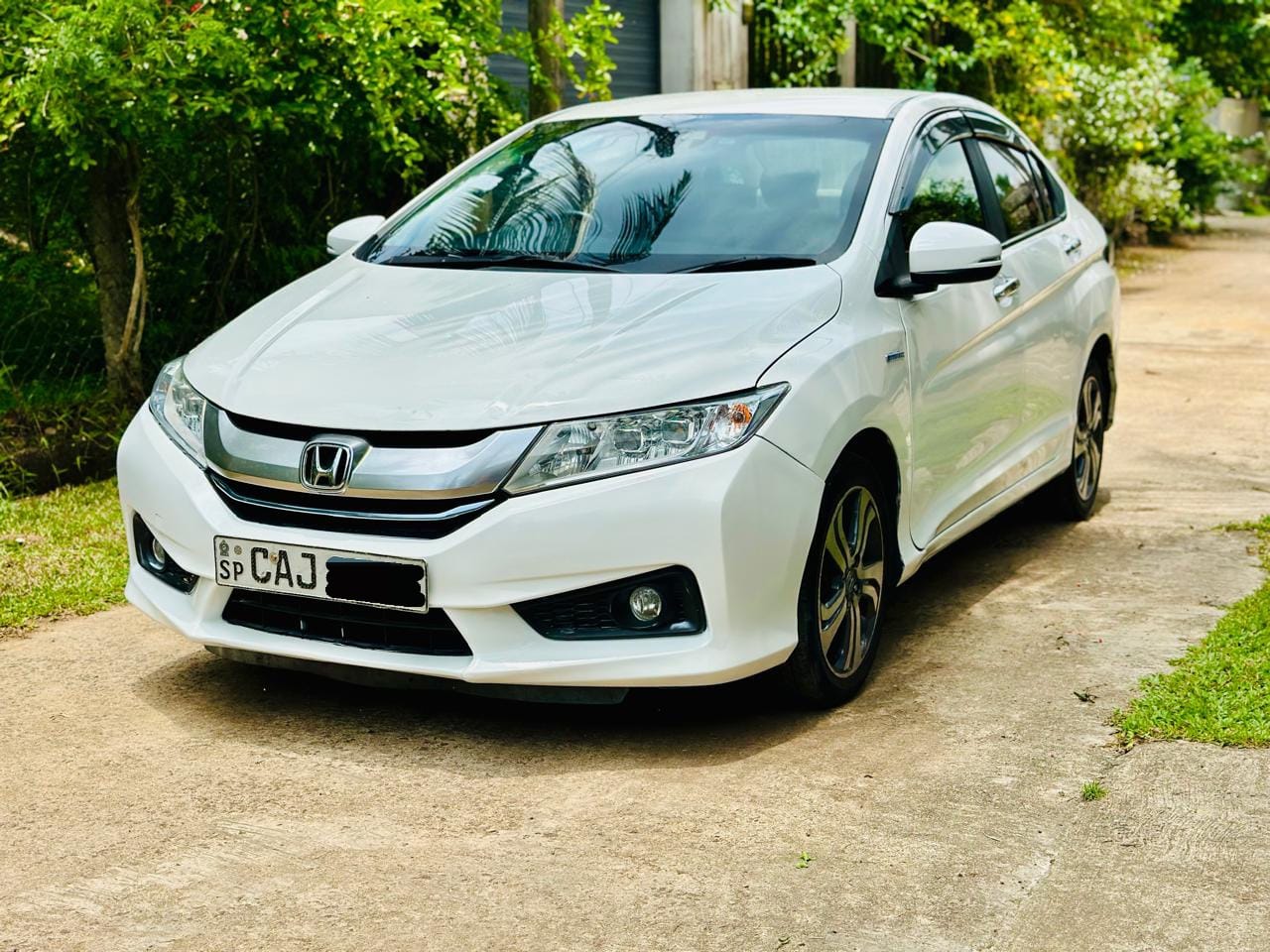 Honda Grace 2015 - භාවිතා කරන ලද කාර් sale in Sri Lanka - patpat.lk
