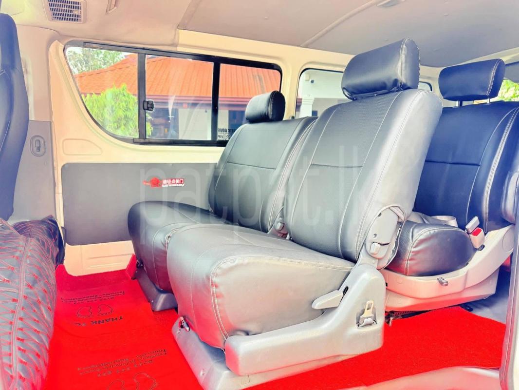 Toyota Hiace 2006 - பயன்படுத்தப்பட்டது வேன் sale in Sri Lanka - patpat.lk