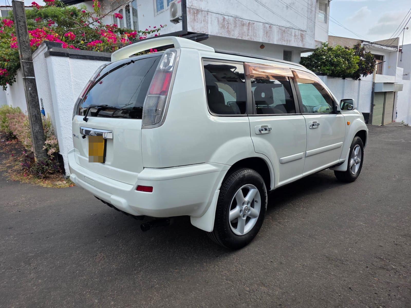 Nissan X Trail 2001 - பயன்படுத்தப்பட்டது SUV sale in Sri Lanka - patpat.lk