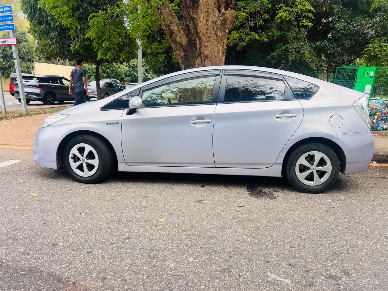 Toyota Prius 2013 - பயன்படுத்தப்பட்டது கார் sale in Sri Lanka - patpat.lk