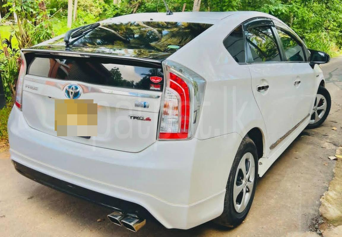 Toyota PRIUS S TOURUING 2013 - பயன்படுத்தப்பட்டது கார் sale in Sri Lanka - patpat.lk
