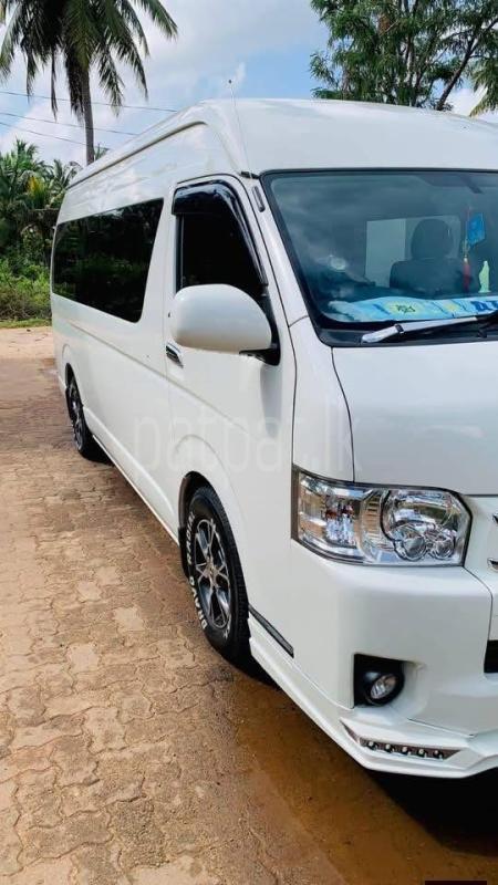 Toyota Hiace 2017 - பயன்படுத்தப்பட்டது வேன் sale in Sri Lanka - patpat.lk