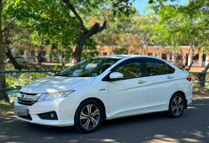 Honda Grace 2015 - பயன்படுத்தப்பட்டது கார் sale in Sri Lanka - patpat.lk
