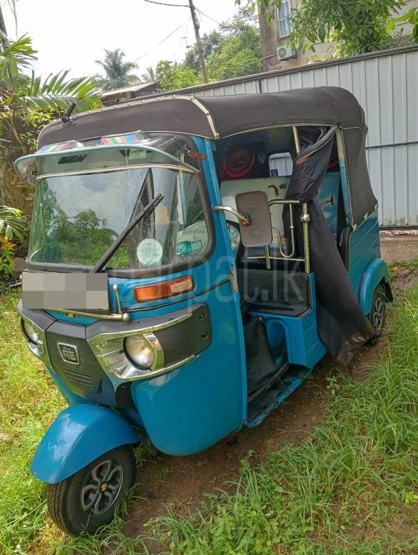 Bajaj 4 stroke 2017 - பயன்படுத்தப்பட்டது முச்சக்கர வண்டி sale in Sri Lanka - patpat.lk