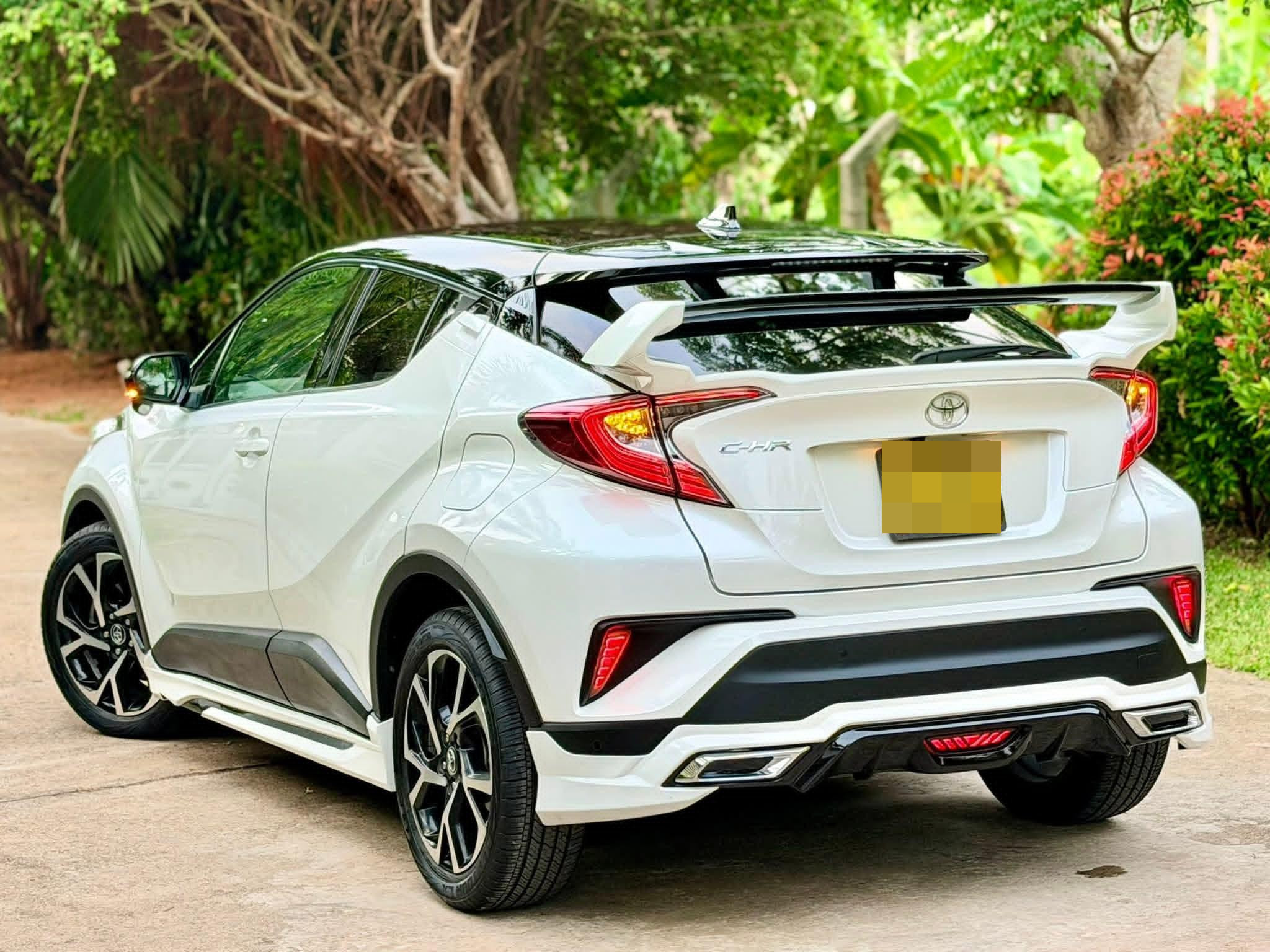 Toyota CHR 2018 - භාවිතා කරන ලද SUV රථය sale in Sri Lanka - patpat.lk