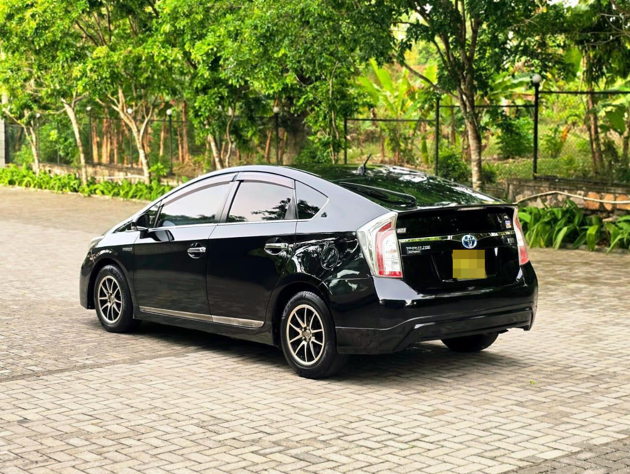 Toyota Prius 2014 - பயன்படுத்தப்பட்டது கார் sale in Sri Lanka - patpat.lk