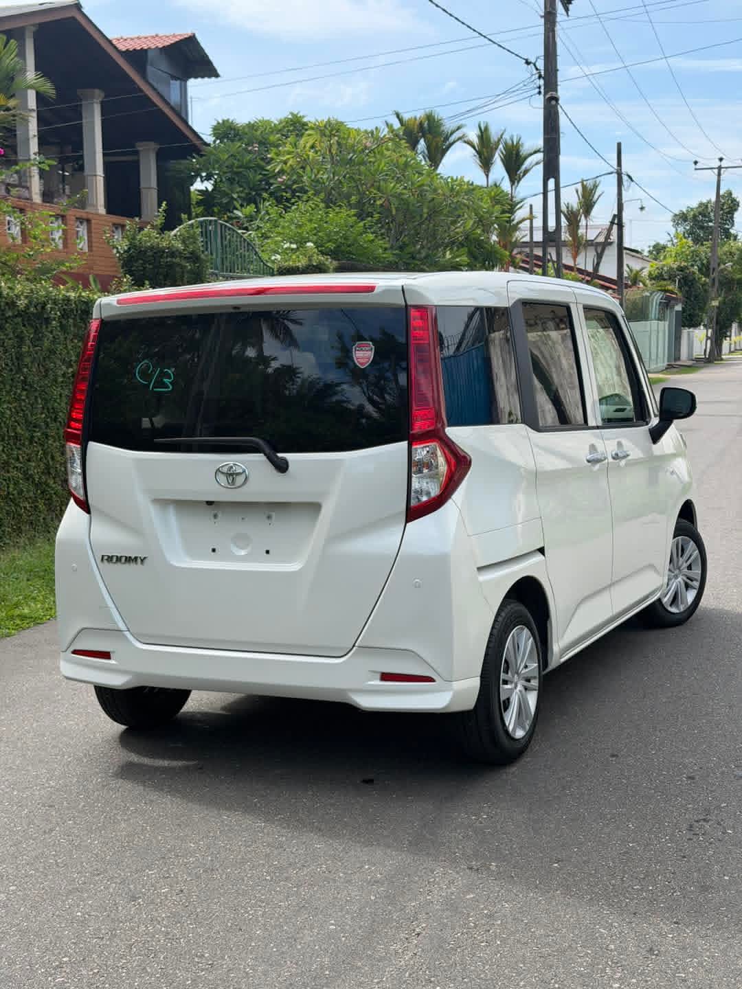 Toyota Roomy 2023 - Reconditioned Van sale in Sri Lanka - patpat.lk