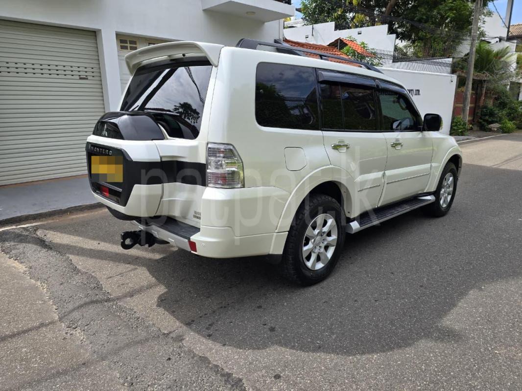 Mitsubishi Montero 2015 - பயன்படுத்தப்பட்டது SUV sale in Sri Lanka - patpat.lk