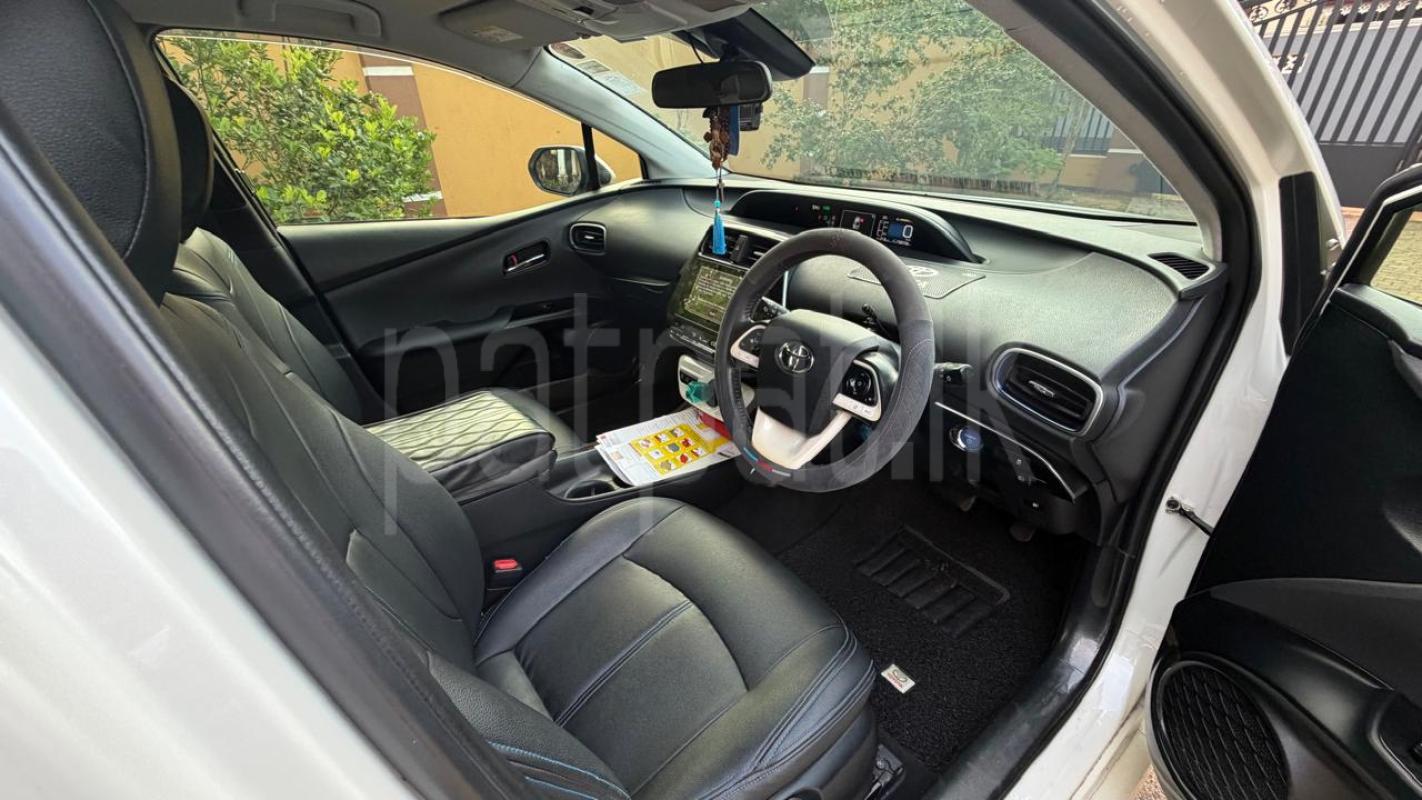 Toyota Prius 2016 - பயன்படுத்தப்பட்டது கார் sale in Sri Lanka - patpat.lk