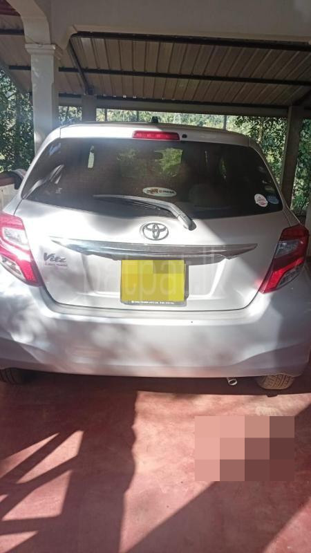 Toyota Vitz 2015 - பயன்படுத்தப்பட்டது கார் sale in Sri Lanka - patpat.lk