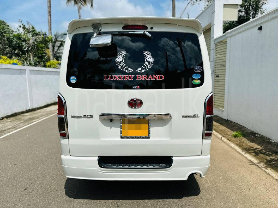 Toyota Hiace 2009 - பயன்படுத்தப்பட்டது வேன் sale in Sri Lanka - patpat.lk
