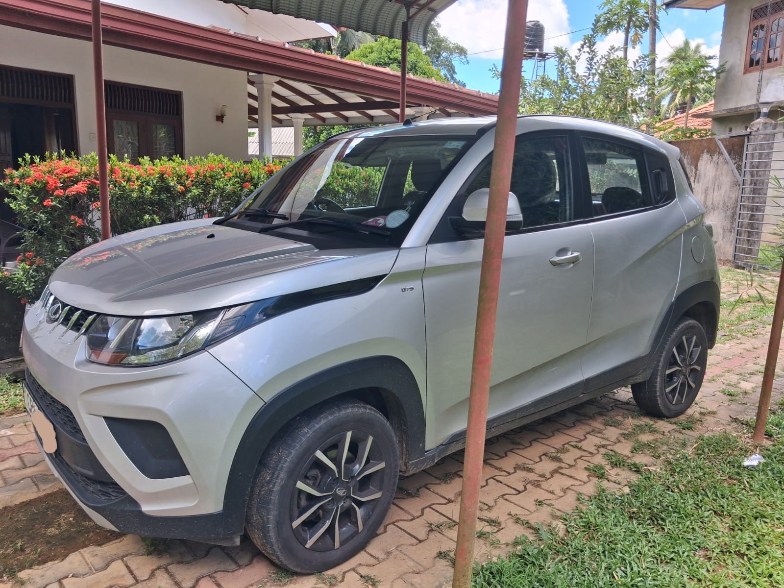 Mahindra KUV 2024 - பயன்படுத்தப்பட்டது SUV sale in Sri Lanka - patpat.lk