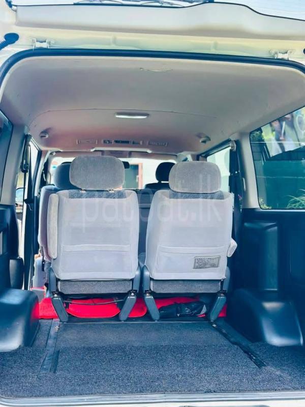 Toyota Hiace 2015 - பயன்படுத்தப்பட்டது வேன் sale in Sri Lanka - patpat.lk