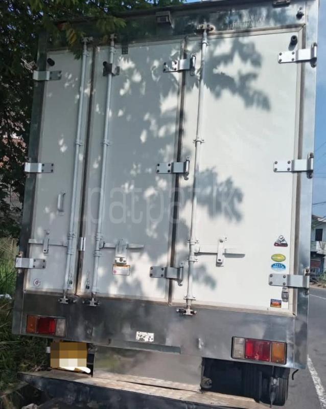 Isuzu Freezer 2010 - பயன்படுத்தப்பட்டது டிரக் sale in Sri Lanka - patpat.lk