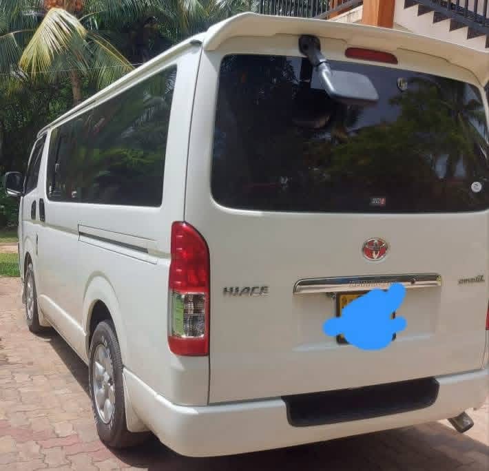 Toyota Hiace 2005 - භාවිතා කරන ලද වෑන් රථය sale in Sri Lanka - patpat.lk