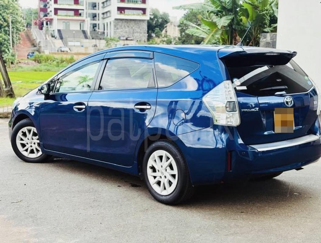 Toyota Prius Alpha 2013 - பயன்படுத்தப்பட்டது கார் sale in Sri Lanka - patpat.lk