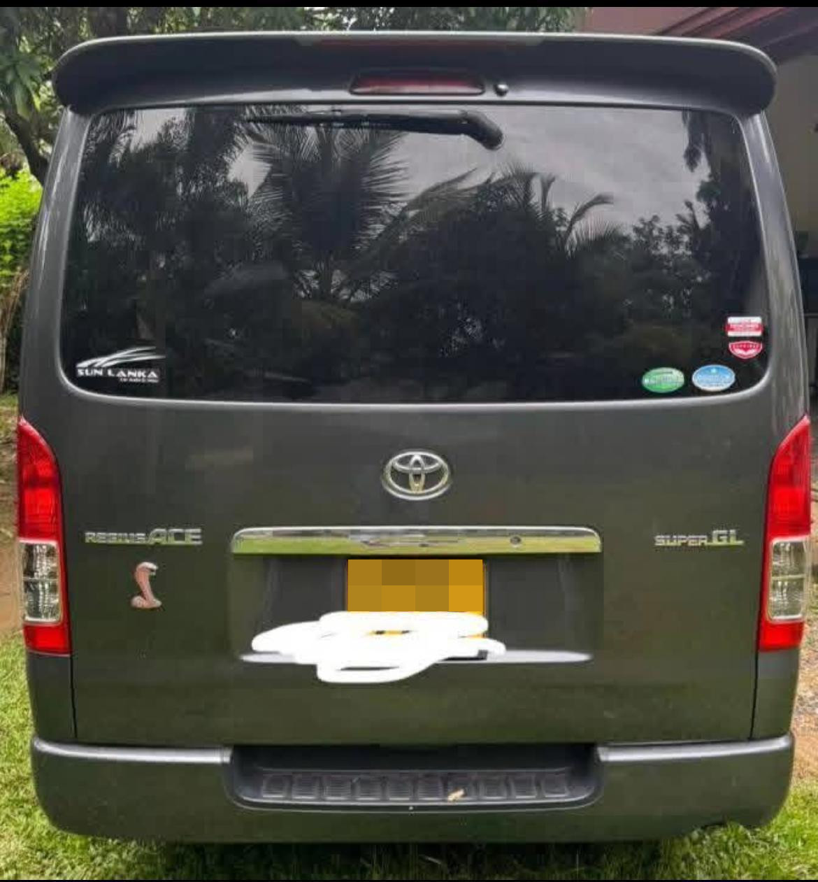 Toyota Hiace 2012 - பயன்படுத்தப்பட்டது வேன் sale in Sri Lanka - patpat.lk