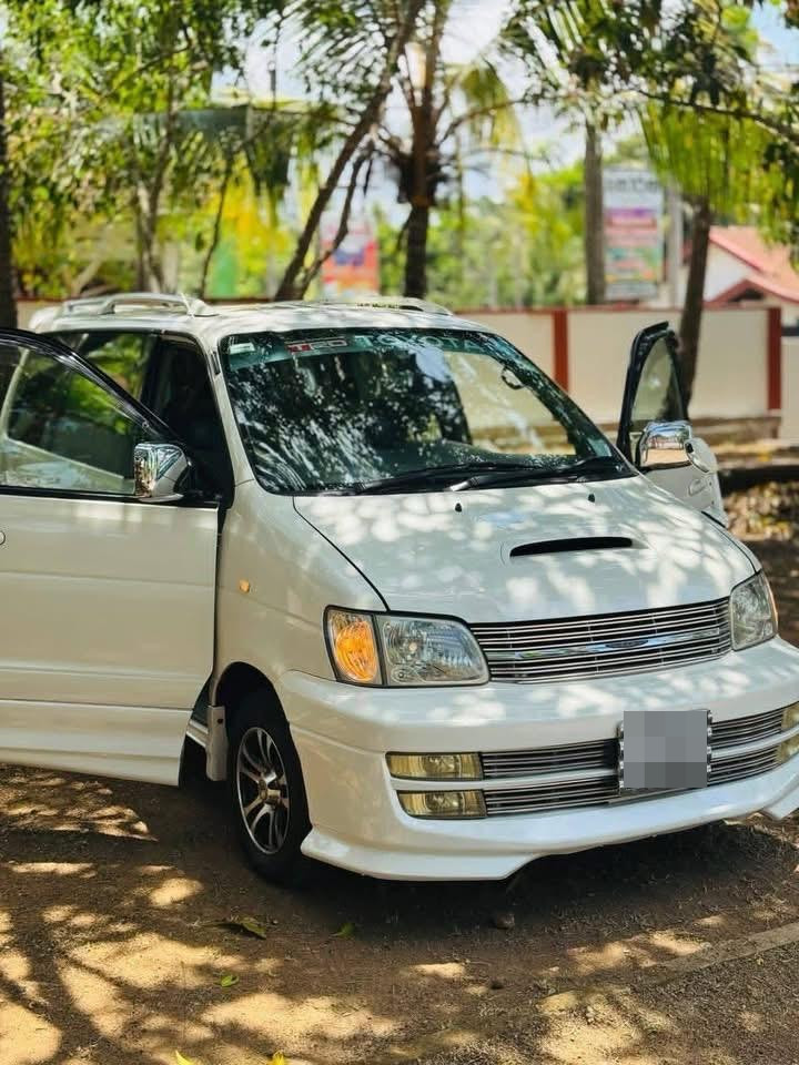 Toyota Noah 2004 - භාවිතා කරන ලද වෑන් රථය sale in Sri Lanka - patpat.lk