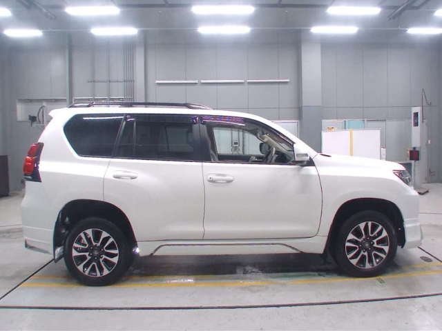 Toyota Land Cruiser Prado 2023 - අලුත් SUV රථය sale in Sri Lanka - patpat.lk